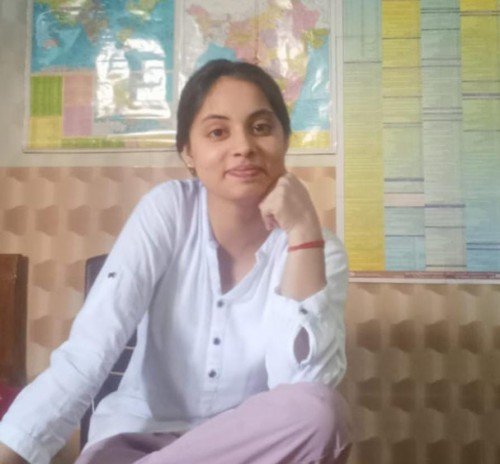 Divya Ojha  home tutor in Prayagraj.